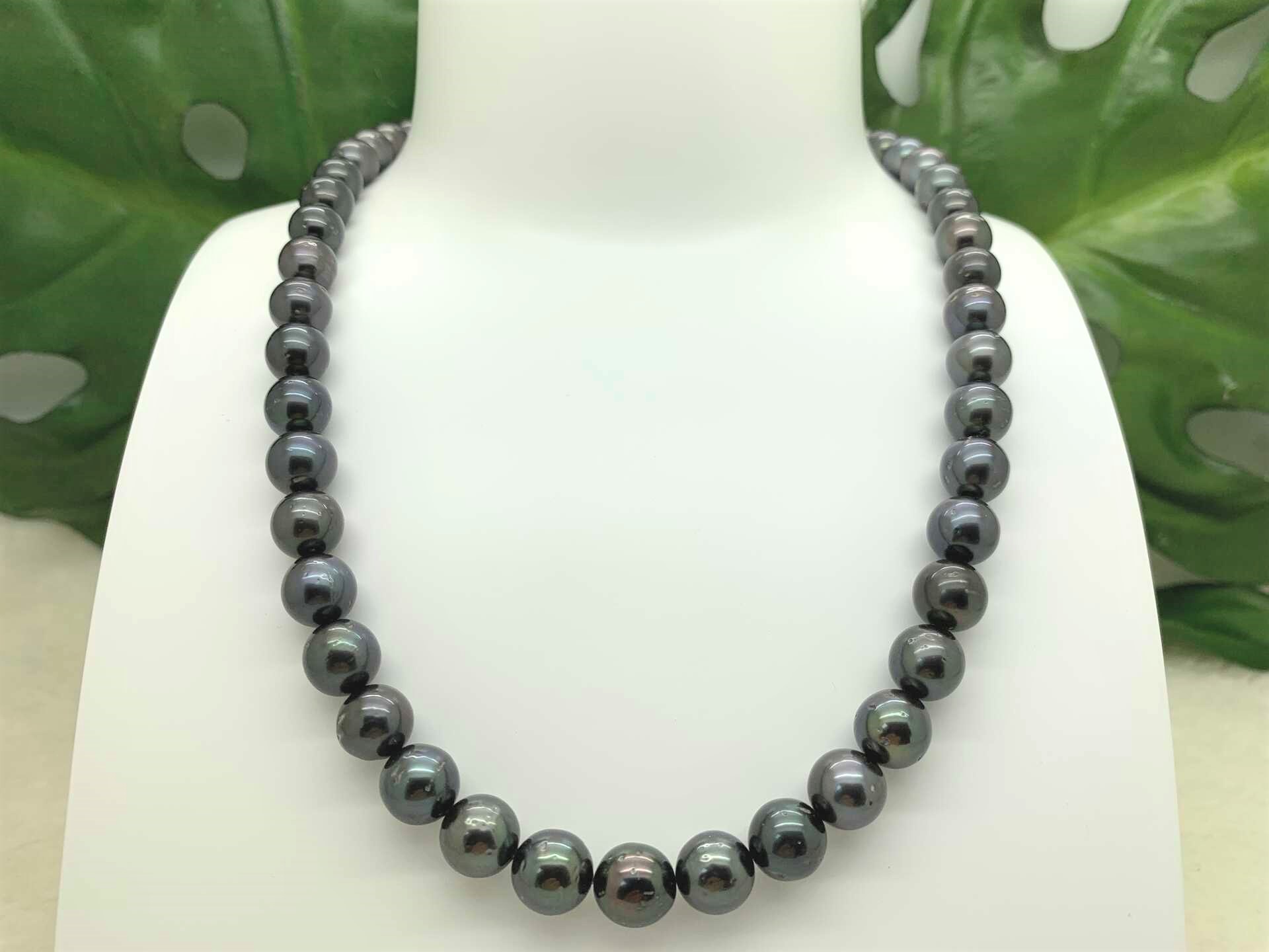 Modern Black and White Cultured Pearl Necklace | AMNH Store