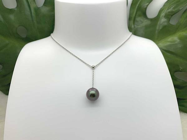 Chaine en argent avec une perle aubergine