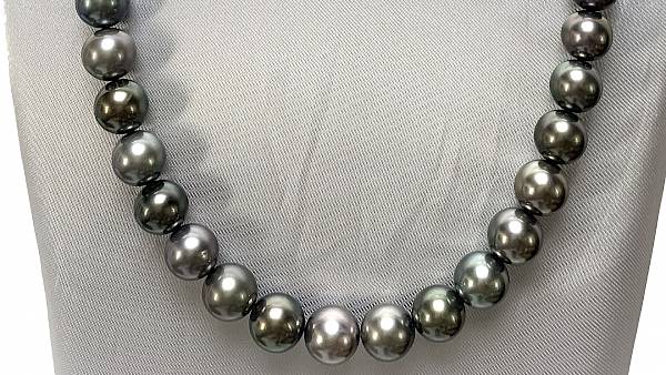 Collar de 47 perlas tahitianas muy hermosas (Zoom sobre las perlas en la parte inferior)
