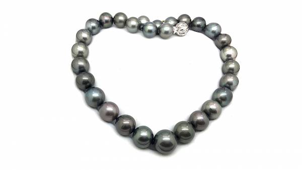 Collier constitué de 29 perles de Tahiti de grande taille
