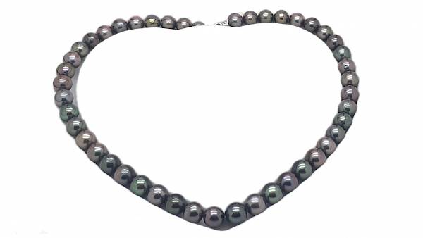Necklace of 46 small round beads