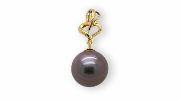 Pendentif en or jaune avec une perle de couleur aubergine