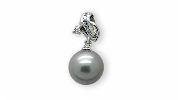 Rhodium-plated silver pendant mounted with a gray oval pearl